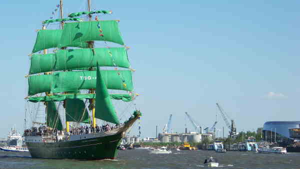 Historisches Schiff während dem Hafengeburtstag