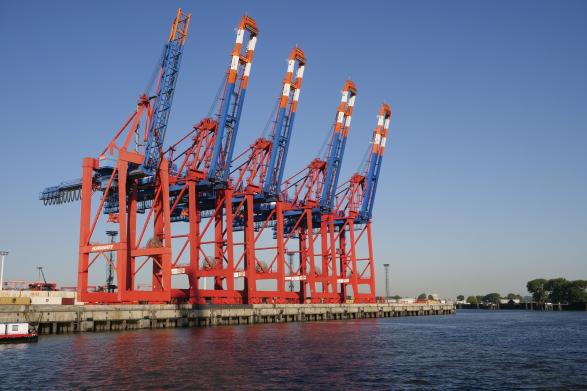 Entladekran im Containerhafen Hamburg